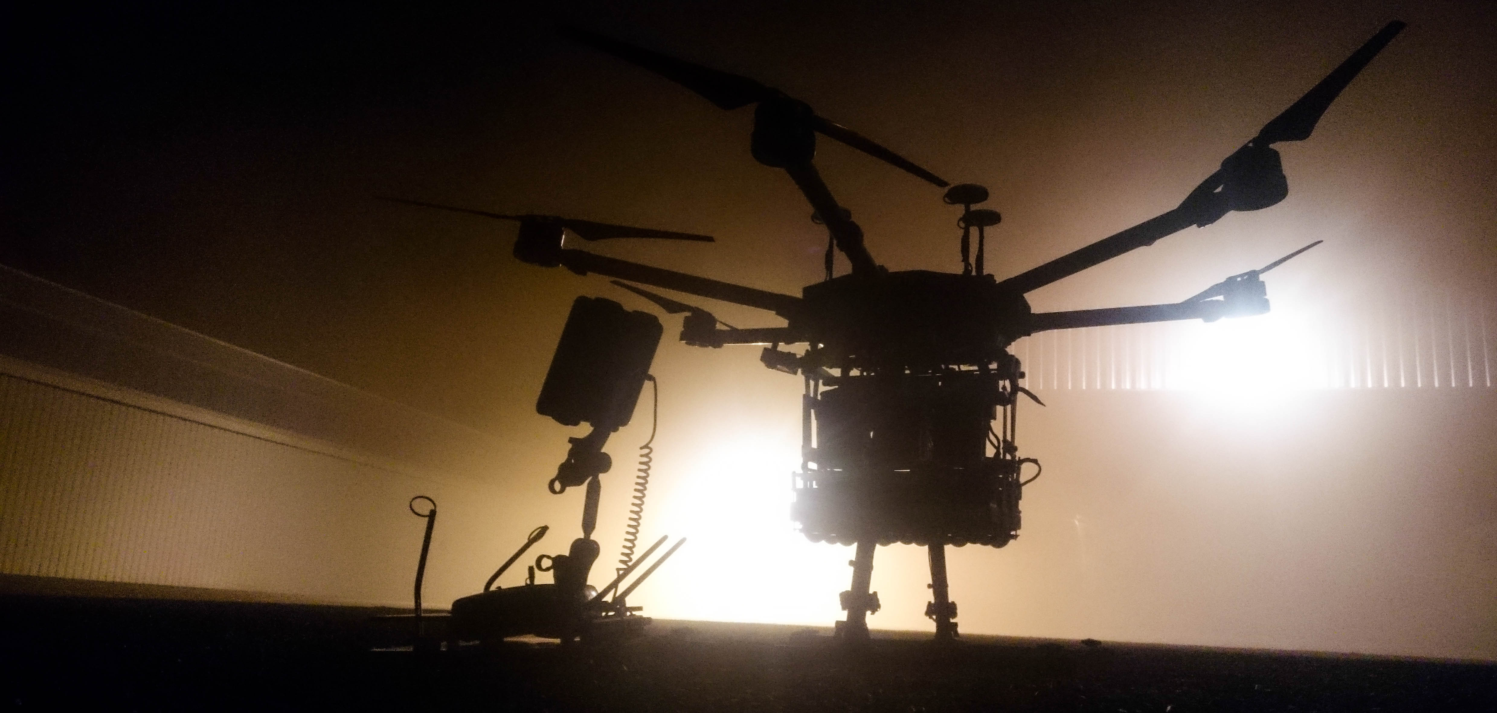 LED Drohne mit 150.000 Lumen für feature Filmproduktion. DJI Matrice 600 für Alexa Mini oder RED Epic, Nutzlast 6kg. Neues LED Drone modul mit 300.000 Lumen und 200.000 lumen searchlight suchscheinwerfer helikopter Drohnenpilot Lukas Maurer LED drohne Hexakopter München Kinoproduktion Werbung Alexa Mini RED Epic DJI Inspire X5R 4k RAW Luftaufnahmen aeril drone team munich germany
