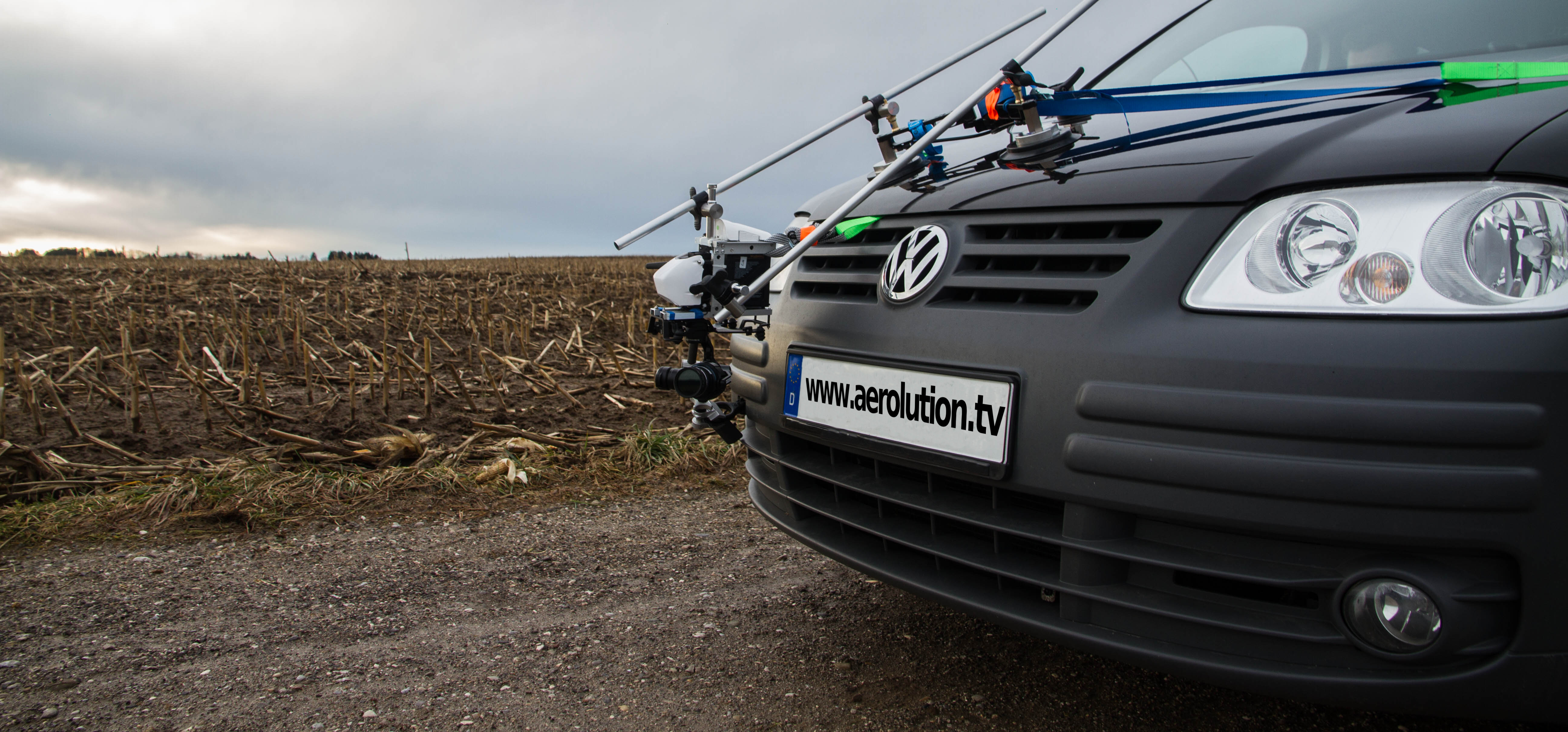 weltkleinste reamote head dji X5 RAW remote head fahraufnahmen filmproduktion München car rig car mount grip scorpio arm 360° VR Flugaufanhemn drohne alexa mini hexakopter drohnenpilot lukas maurer aerolution.tv kameramann cinematography aerial drone team germany munich profi drohne pilot matrice 600 gremsy h16 alphawheels ronin mx sony fs7 multikopter drohnendienstleister Auto kamera car rig grip fahraufnahmen dji x5 x5R 4k RAW mini remote head münchen filmproduktion 100km/h gimbal kfz lkw cable cam ferngesteuerte kamera wire damper russian arm steadycam slider