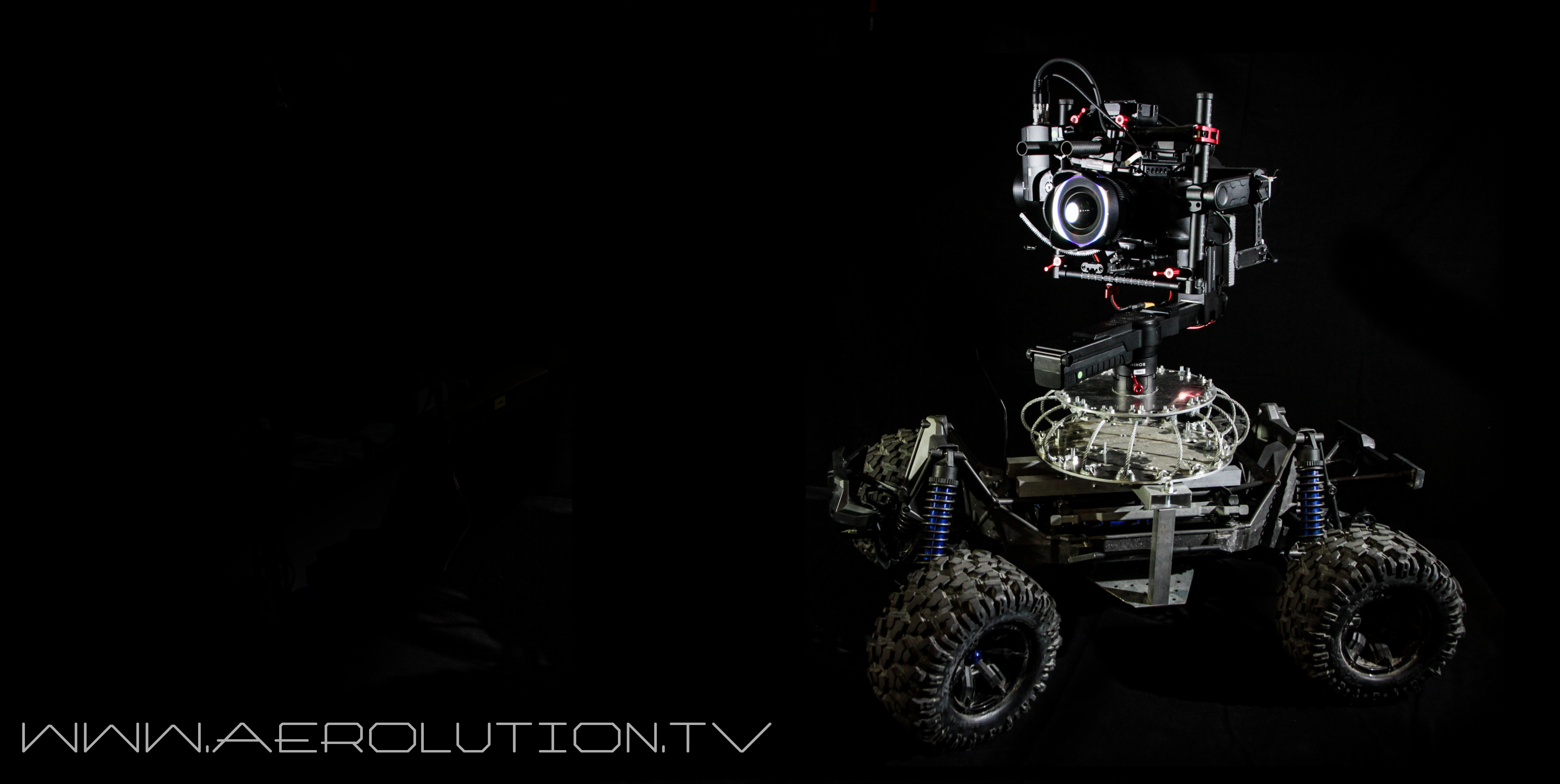Aerolution.tv RC Car Kamerafahrzeug für Filmaufnahmen Drohnenteam München RC Car Kamerafahrzeug Kamerauto ferngetseuertes Auto Profi Kamera cinema buggy drohnenteam münchen alexa mini red epic remote car led drohne aerial cinematography hexakopter profi drohnenpilot dji multikopter quadrokopter drone team germany munich anamorph Fahraufnahmen shock absorber car rigg Kamerarig suchscheinwerfer helikopter
