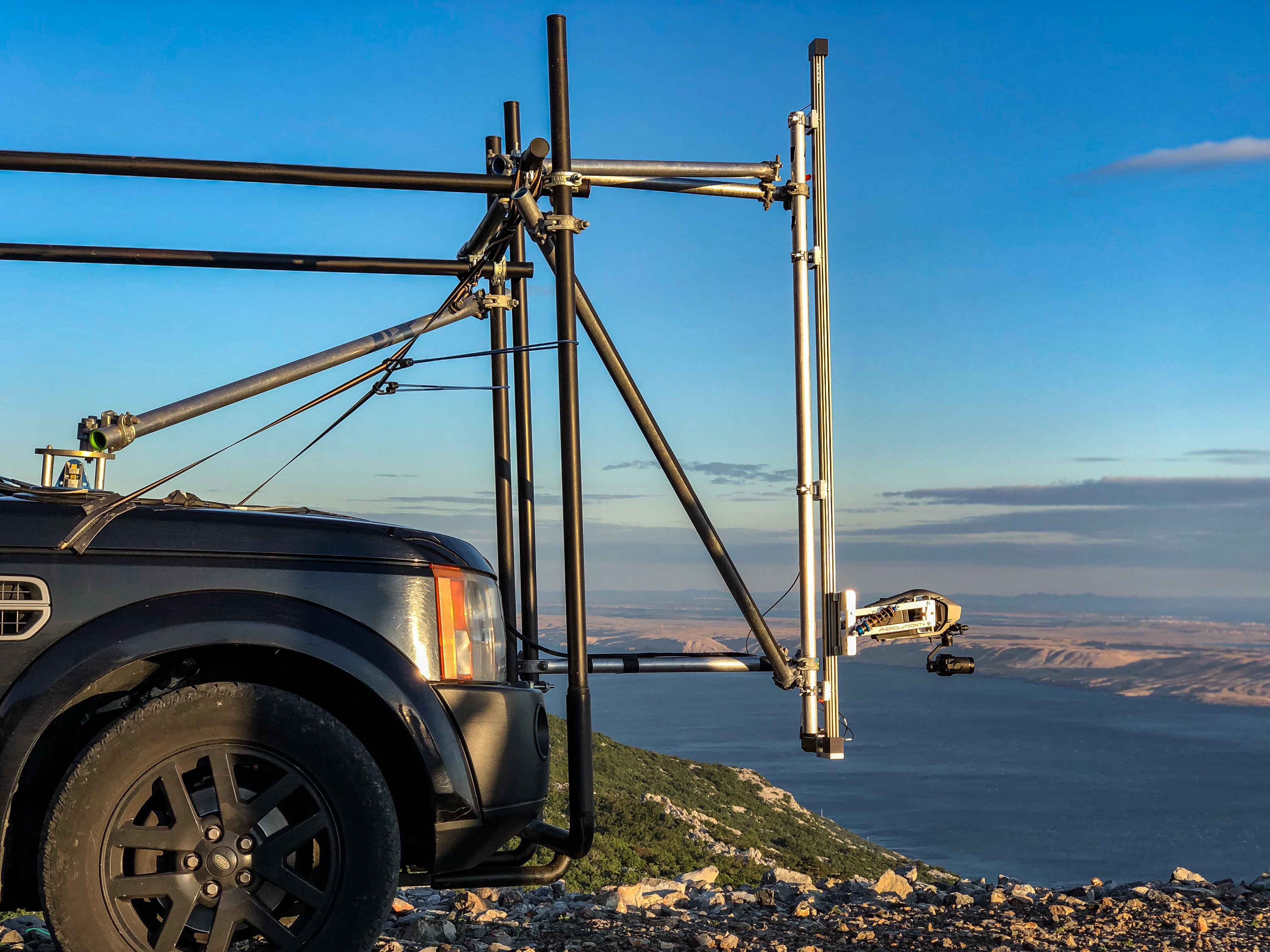 Towercam mit DJI X7 Kamera für Fahraufnahmen Towercam Tracking vehicle Kameafahrzeug Drohnenteam München Aerolution.tv LED Drohne alexa mini red epic dji inspire 2 X7 prores RAW lizenz RC Car