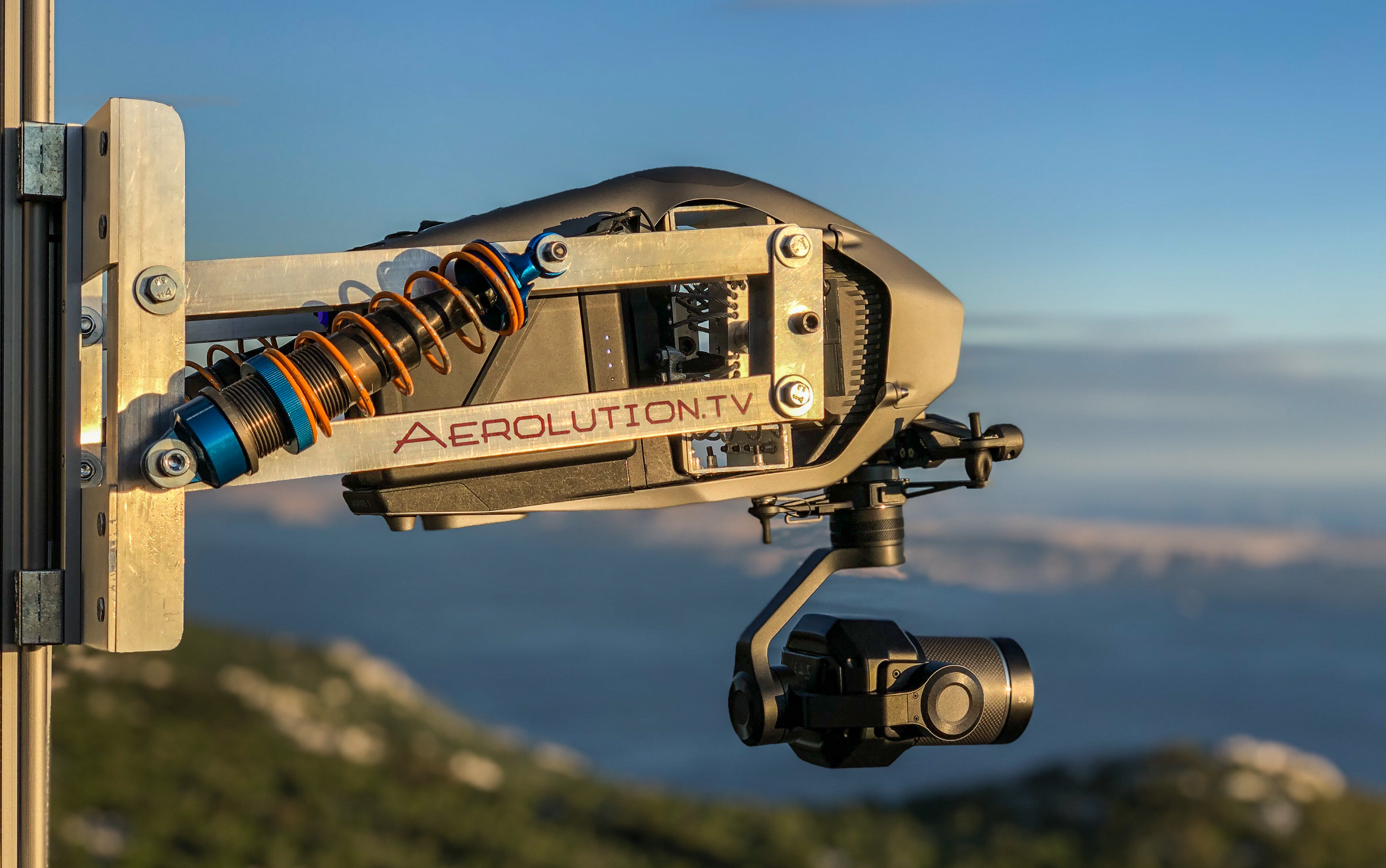 DJI X7 Kamera für Fahraufnahmen Stabilisierter Fahraufnahmen, kleiner remotehead towercm zu reisen Flugzeug Drohnenteam Alexa Mini Mini Towercam DJI X7 Fahraufnahmen Pressefootage Pressfootage b-roll automotive filmaufnahmen fahraufnahmen car2car cartocar cartobike verfolgungen tracking car