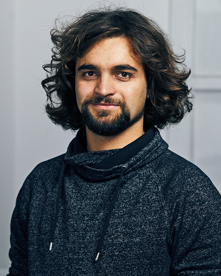 lukas maurer aerolution.tv drone operator aerial cameraoperator cinematographer DOP lukas maurer aerolution.tv aerial pilot munich germany alexa mini red epic drone led moving lights