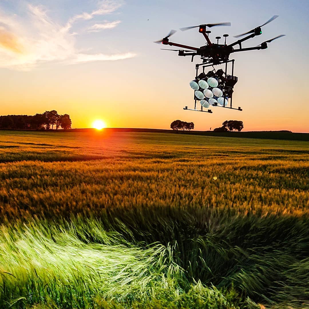 LED drone 100.000 lumen aerial footage munich RED Helium 8k arri alexa mini inspire x5 led rone light 300.000 lumen rc car tracking car fahraufnahmen ballon LED Drohne moving lights luftaufnahmen münchen 150.000 lumen aerial led drone light team munich germany bavaria